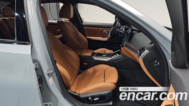 BMW 3-Series 2023 — photo 16