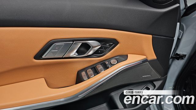 BMW 3-Series 2023 — photo 37