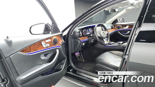 Mercedes-Benz E-Class 2018 — photo 10
