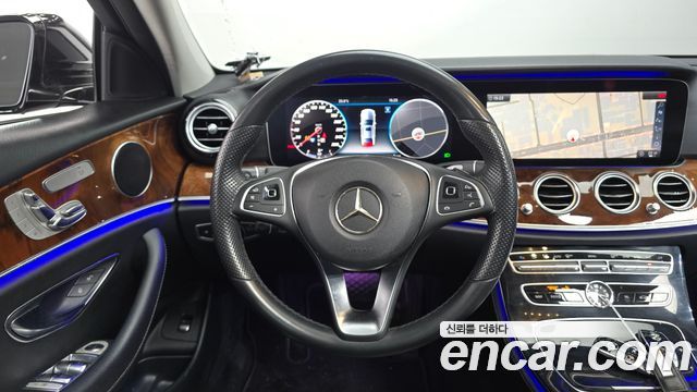 Mercedes-Benz E-Class 2018 — photo 12