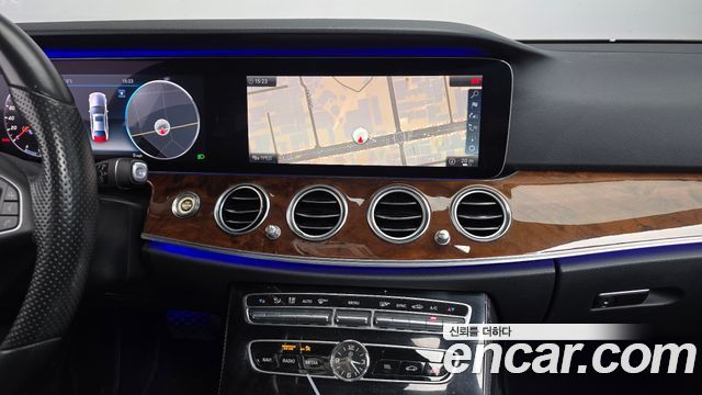 Mercedes-Benz E-Class 2018 — photo 13