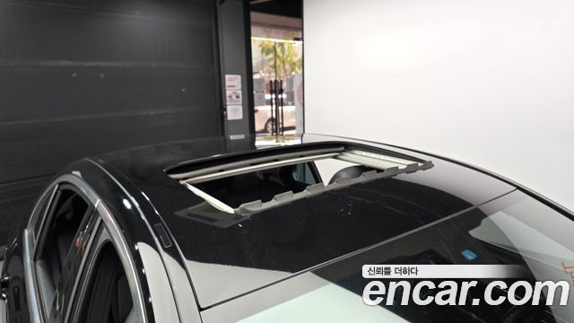 Mercedes-Benz E-Class 2018 — photo 16