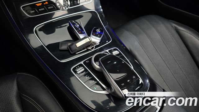 Mercedes-Benz E-Class 2018 — photo 18