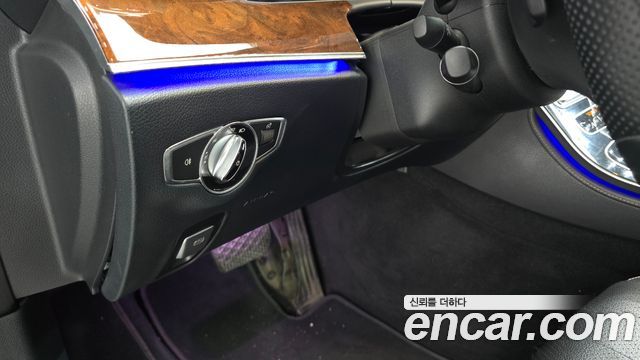 Mercedes-Benz E-Class 2018 — photo 20