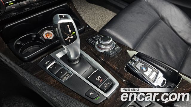 BMW 5-Series 2012 — photo 12