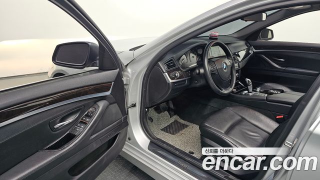 BMW 5-Series 2012 — photo 13