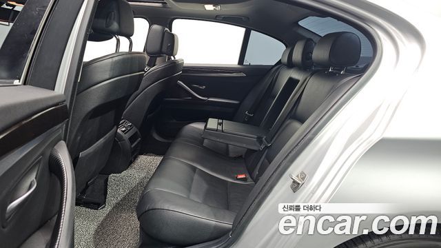 BMW 5-Series 2012 — photo 17