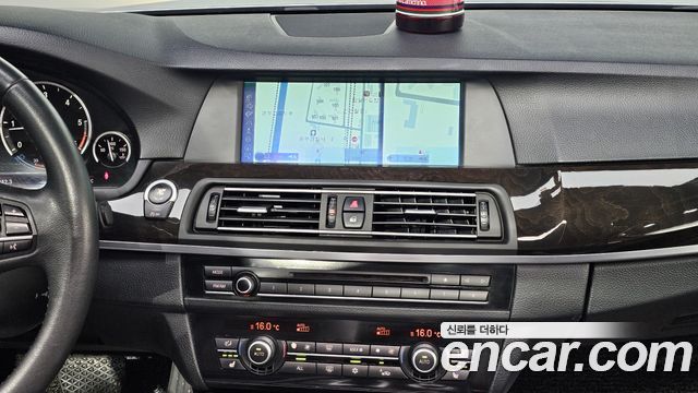 BMW 5-Series 2012 — photo 20