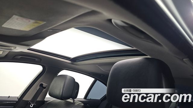 BMW 5-Series 2012 — photo 24