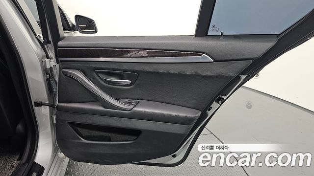 BMW 5-Series 2012 — photo 15