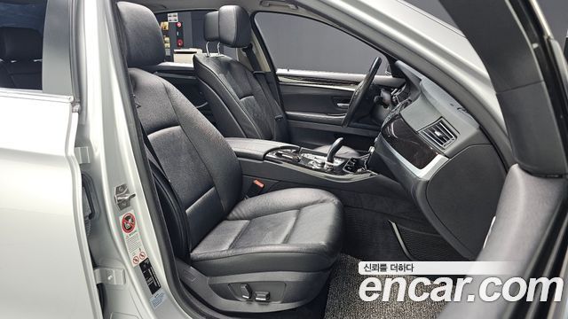 BMW 5-Series 2012 — photo 16