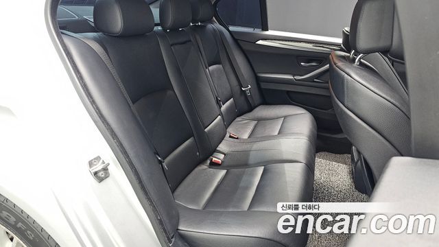 BMW 5-Series 2012 — photo 28