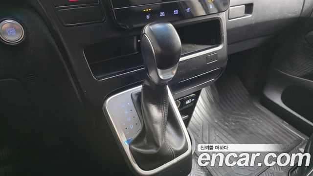 Hyundai Staria 2022 — photo 9