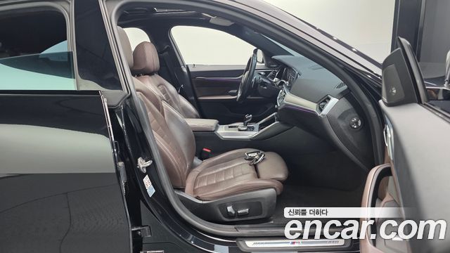 BMW 4-Series 2022 — photo 16