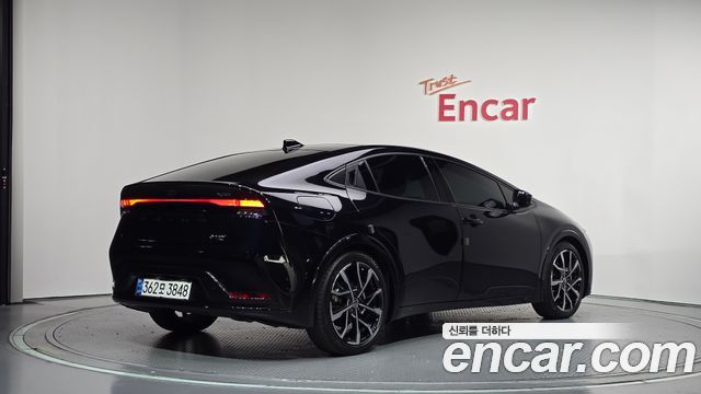 Toyota Prius 2024 — photo 2