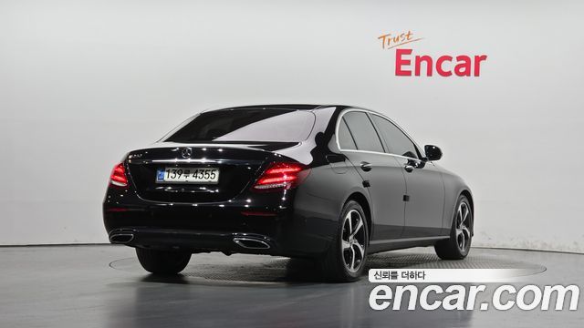 Mercedes-Benz E-Class 2020 — photo 2