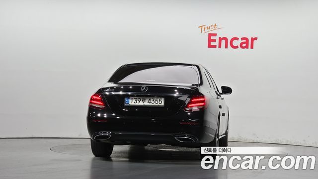 Mercedes-Benz E-Class 2020 — photo 4