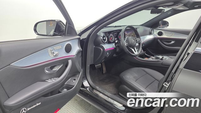 Mercedes-Benz E-Class 2020 — photo 13