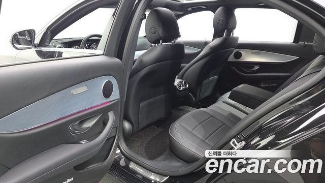Mercedes-Benz E-Class 2020 — photo 17
