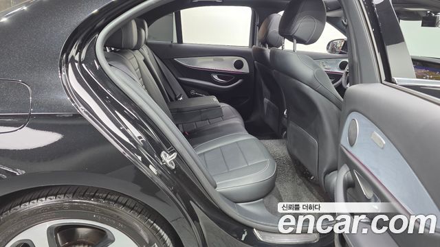 Mercedes-Benz E-Class 2020 — photo 18