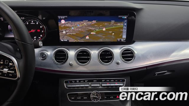 Mercedes-Benz E-Class 2020 — photo 19