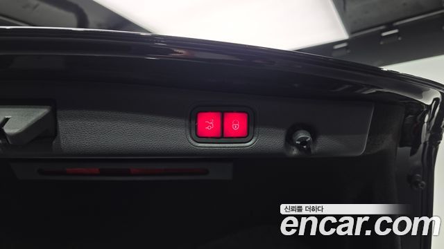 Mercedes-Benz E-Class 2020 — photo 24