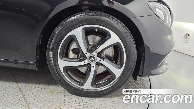 Mercedes-Benz E-Class 2020 — photo 7