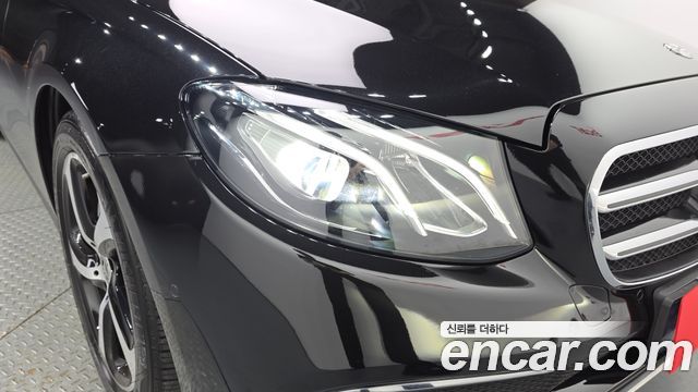 Mercedes-Benz E-Class 2020 — photo 8
