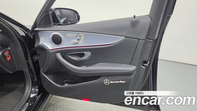 Mercedes-Benz E-Class 2020 — photo 14