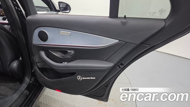Mercedes-Benz E-Class 2020 — photo 15