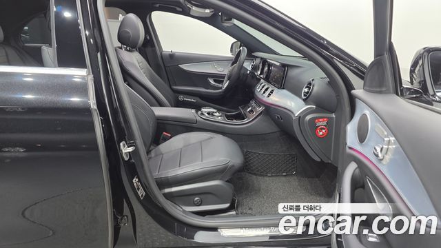 Mercedes-Benz E-Class 2020 — photo 16