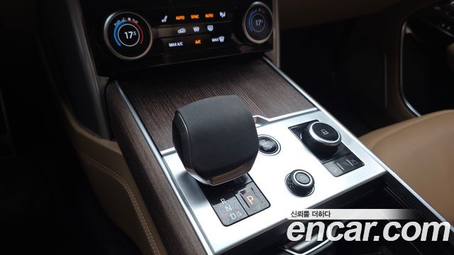 Land Rover Range Rover 2023 — photo 12