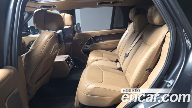 Land Rover Range Rover 2023 — photo 17