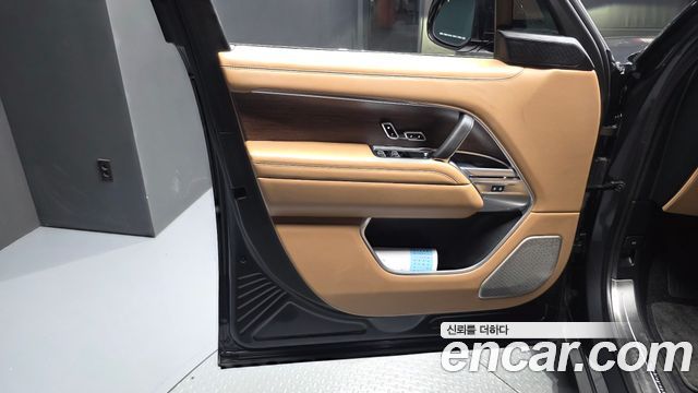 Land Rover Range Rover 2023 — photo 14