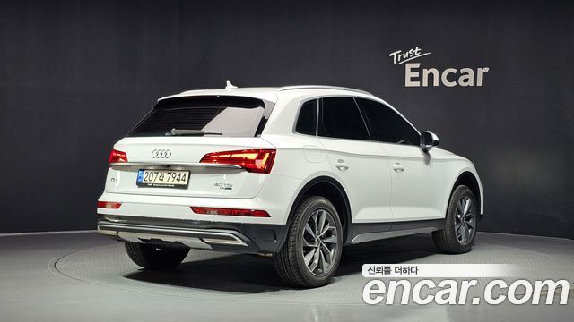 Audi Q5 2023 — photo 2