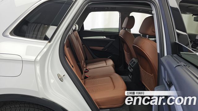 Audi Q5 2023 — photo 18