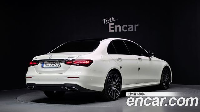Mercedes-Benz E-Class 2023 — photo 2