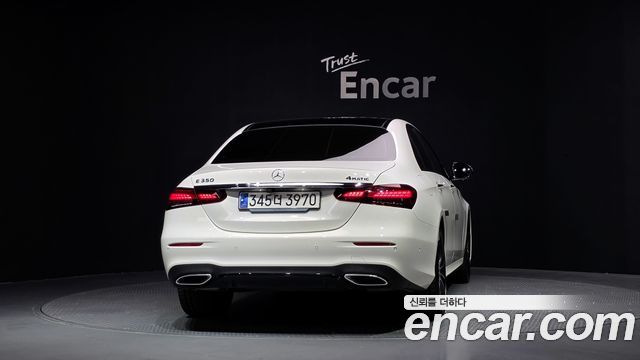 Mercedes-Benz E-Class 2023 — photo 4