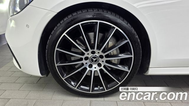 Mercedes-Benz E-Class 2023 — photo 5