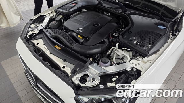 Mercedes-Benz E-Class 2023 — photo 6