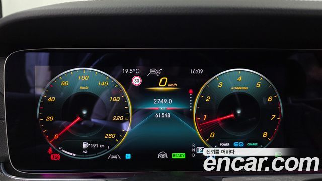 Mercedes-Benz E-Class 2023 — photo 11