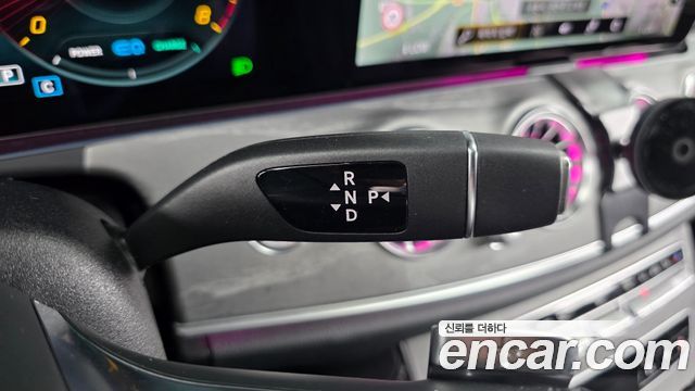 Mercedes-Benz E-Class 2023 — photo 12