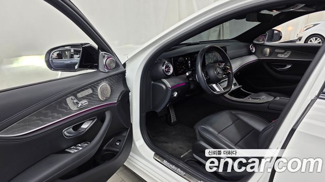 Mercedes-Benz E-Class 2023 — photo 13