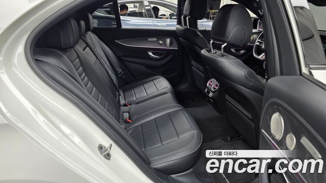 Mercedes-Benz E-Class 2023 — photo 18