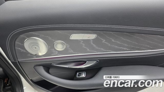 Mercedes-Benz E-Class 2023 — photo 24