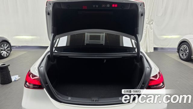 Mercedes-Benz E-Class 2023 — photo 26