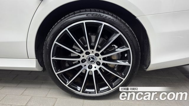 Mercedes-Benz E-Class 2023 — photo 7