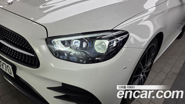 Mercedes-Benz E-Class 2023 — photo 8