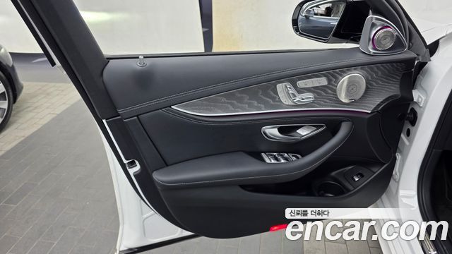 Mercedes-Benz E-Class 2023 — photo 14