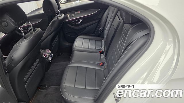 Mercedes-Benz E-Class 2023 — photo 16